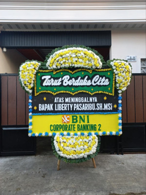 Papan Bunga Duka di Pasar Belakang