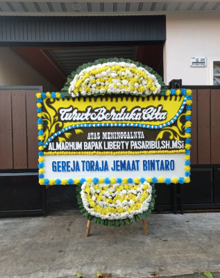Papan Bunga Duka di Pasar Belakang