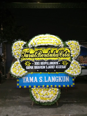 Papan Bunga Duka di Pasar Belakang